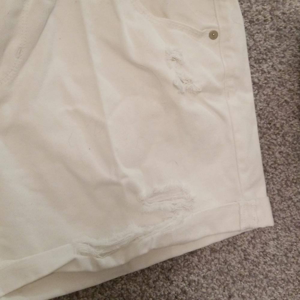 Mossimo Shorts - Picture 4 of 4